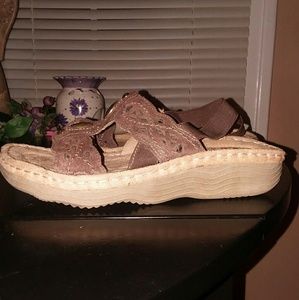 Easy spirit sandals size 7